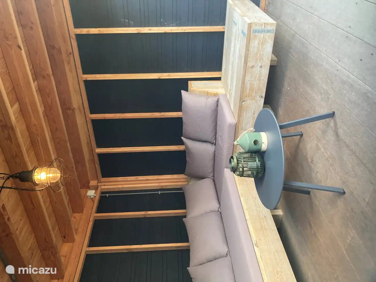 Heerlijk loungeset in de overkapping. 