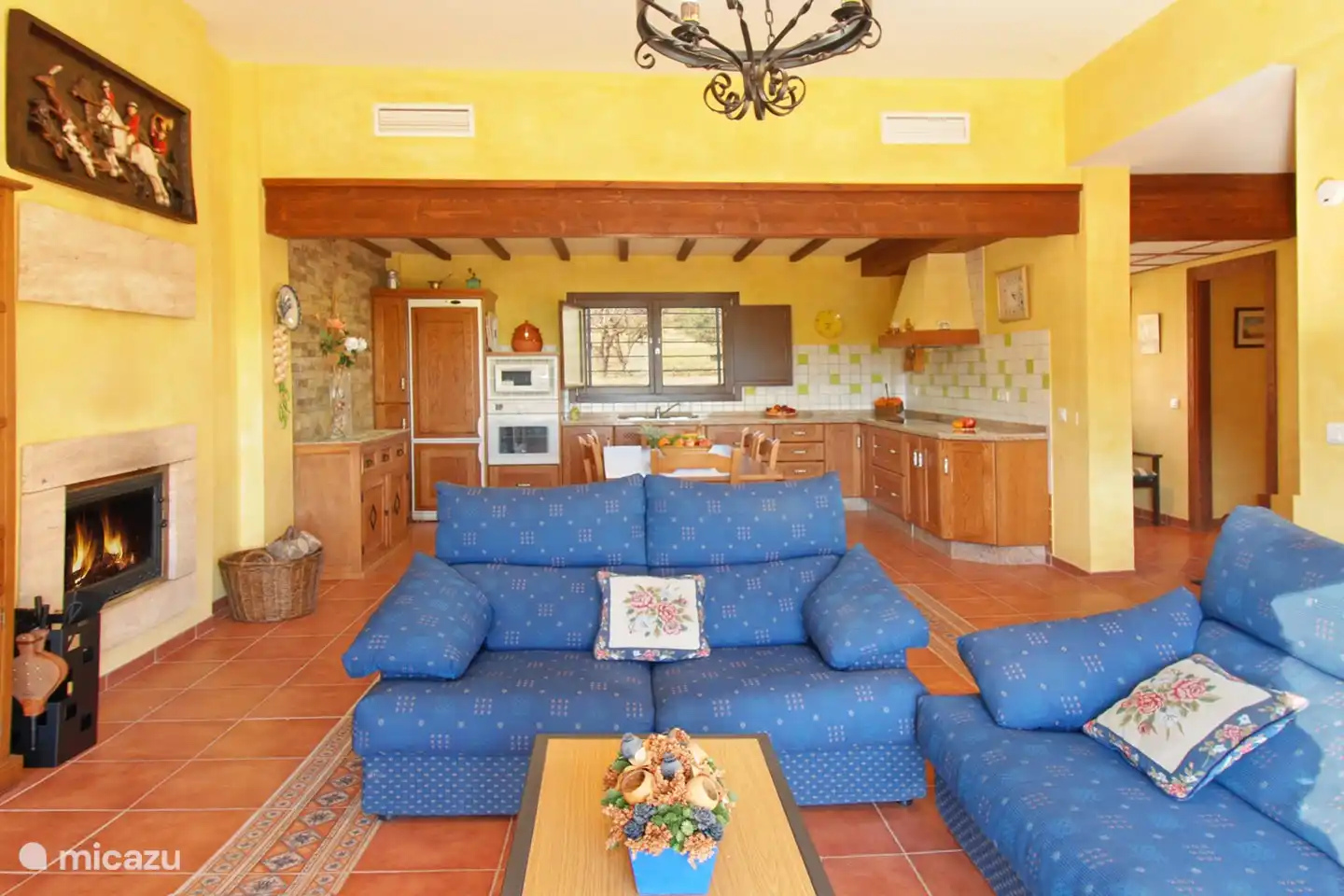 For the cooler evenings there is a wood-burning fireplace that not only brings warmth, but even more, cosiness.