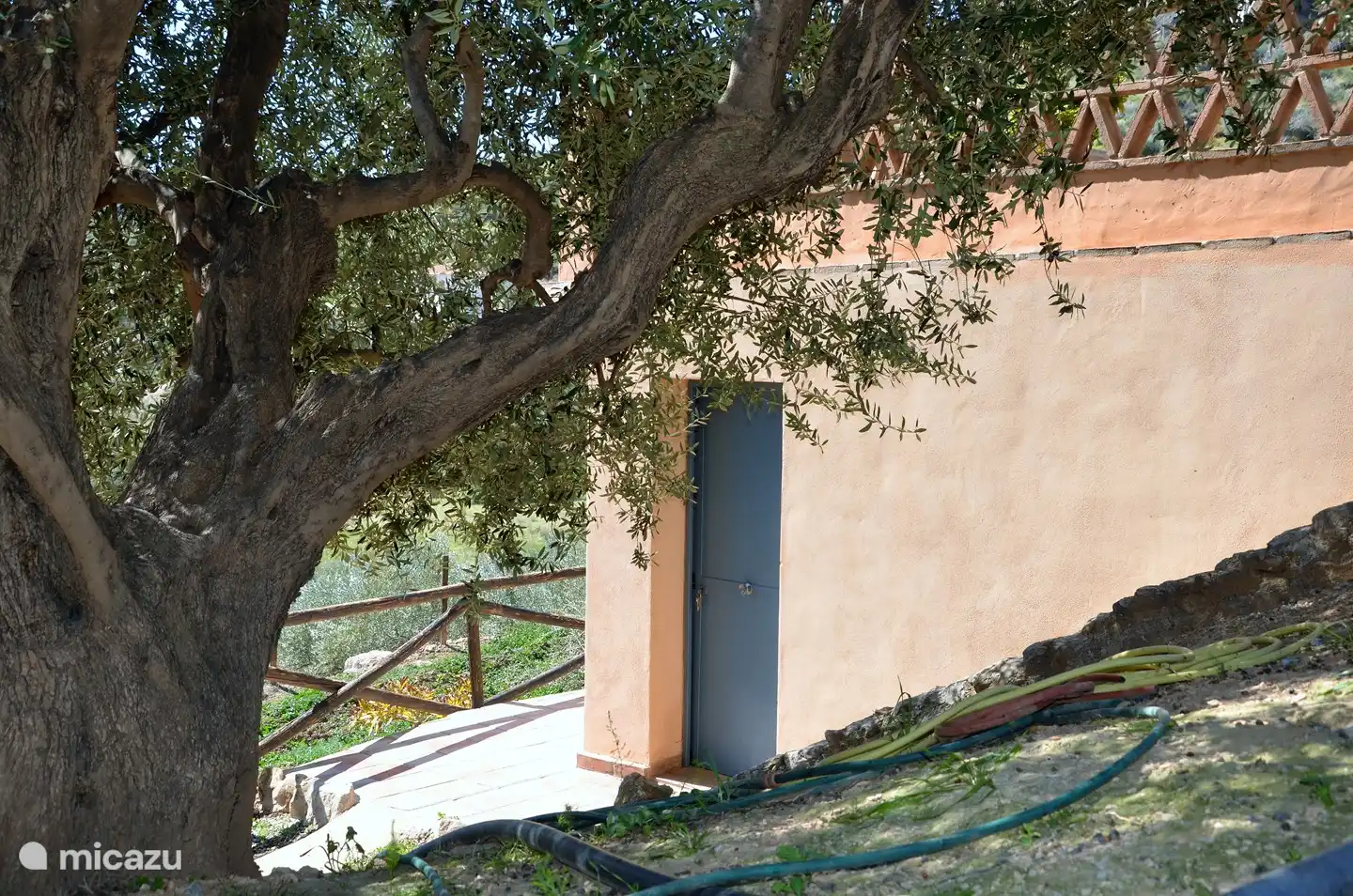 The sauna is located in an annex, next to the swimming pool.