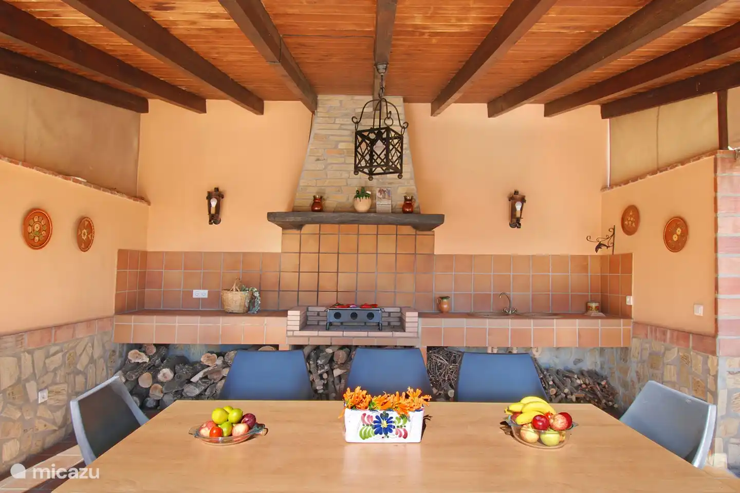 Take a look 'inside' in the 'outside' kitchen.