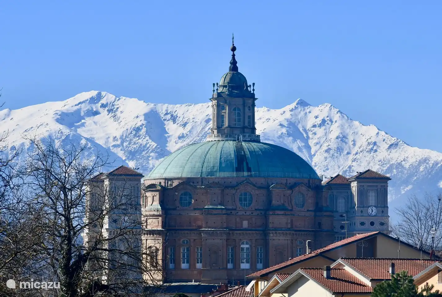 Vicoforte, Kirche und Kloster mit seiner majestätischen Kuppel.