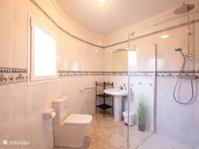 Moraira Family Fun! Pool&BBQ! en España, Costa Blanca, Moraira - villa baño