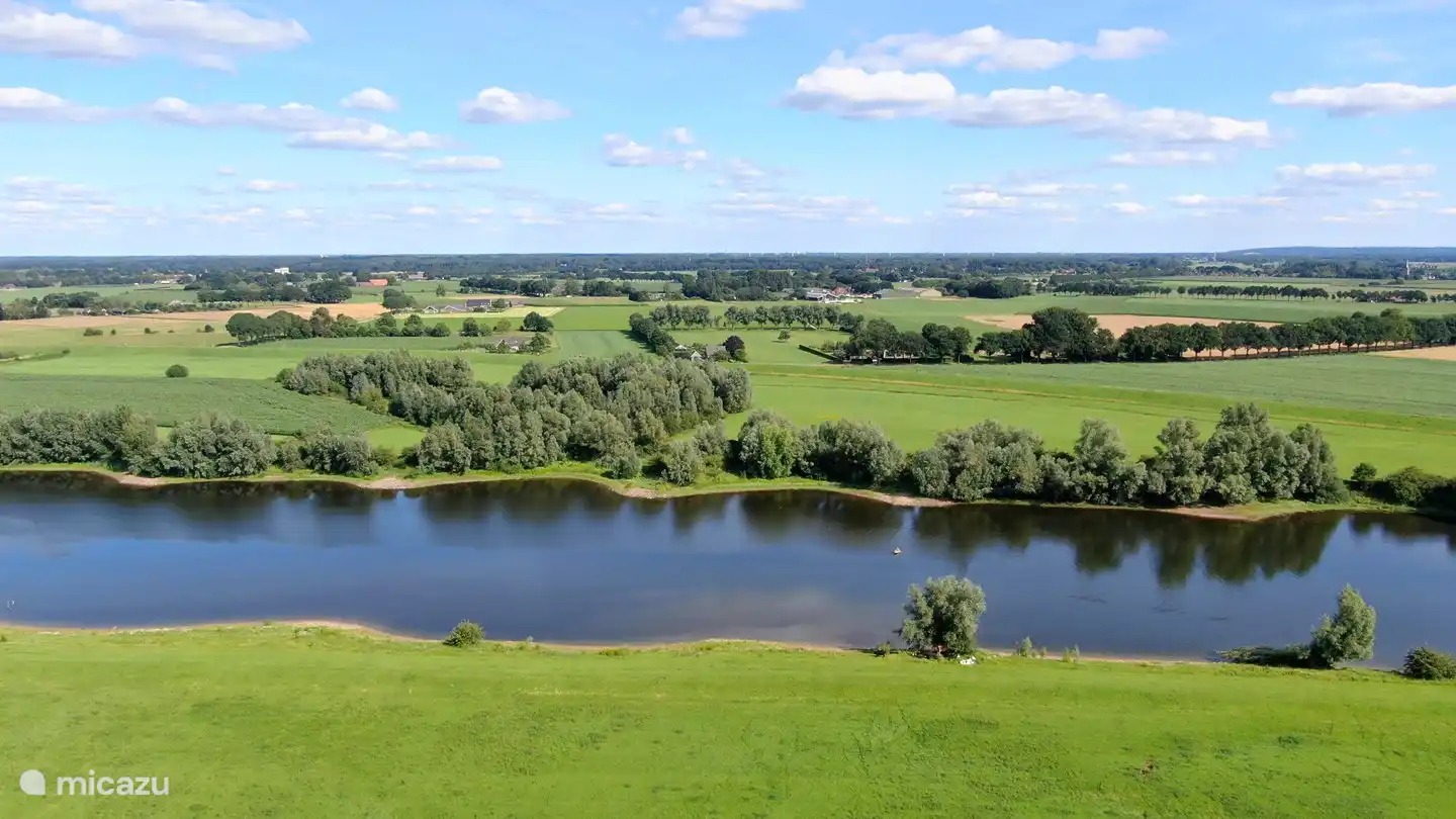 Die IJssel ist zu Fuß erreichbar und im nahe gelegenen Hafen können Sie Tretboot fahren, zu Abend essen oder sogar ein Boot mieten.