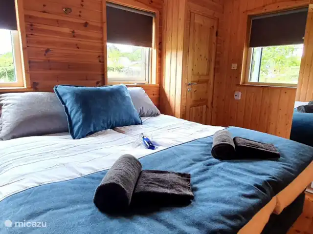 Het Griet en Países Bajos, Güeldres, Doesburg - casa vacacional El dormitorio principal con cama de matrimonio, somier regulable eléctricamente con colchón topper.