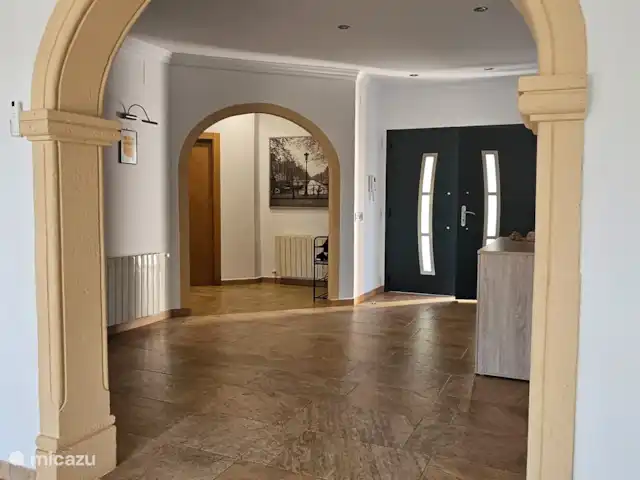 La Quimera Jávea huren in Spanje, Costa Blanca, Jávea - villa Entrée en en toegang tot washok en gastentoilet.