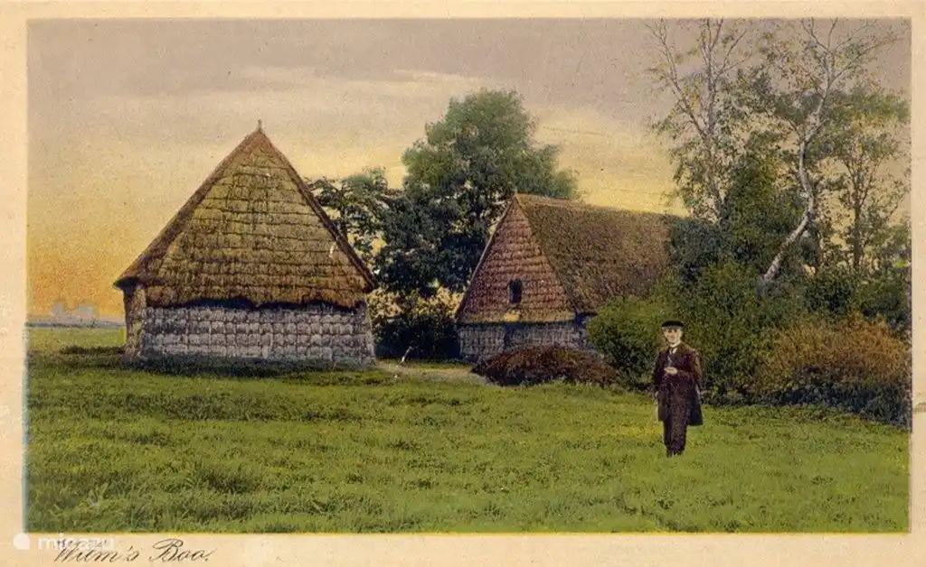 De Wilmsboo rond 1900. In 2008 zijn beide panden volledig herbouwd. Links zie je het vakantiehuis