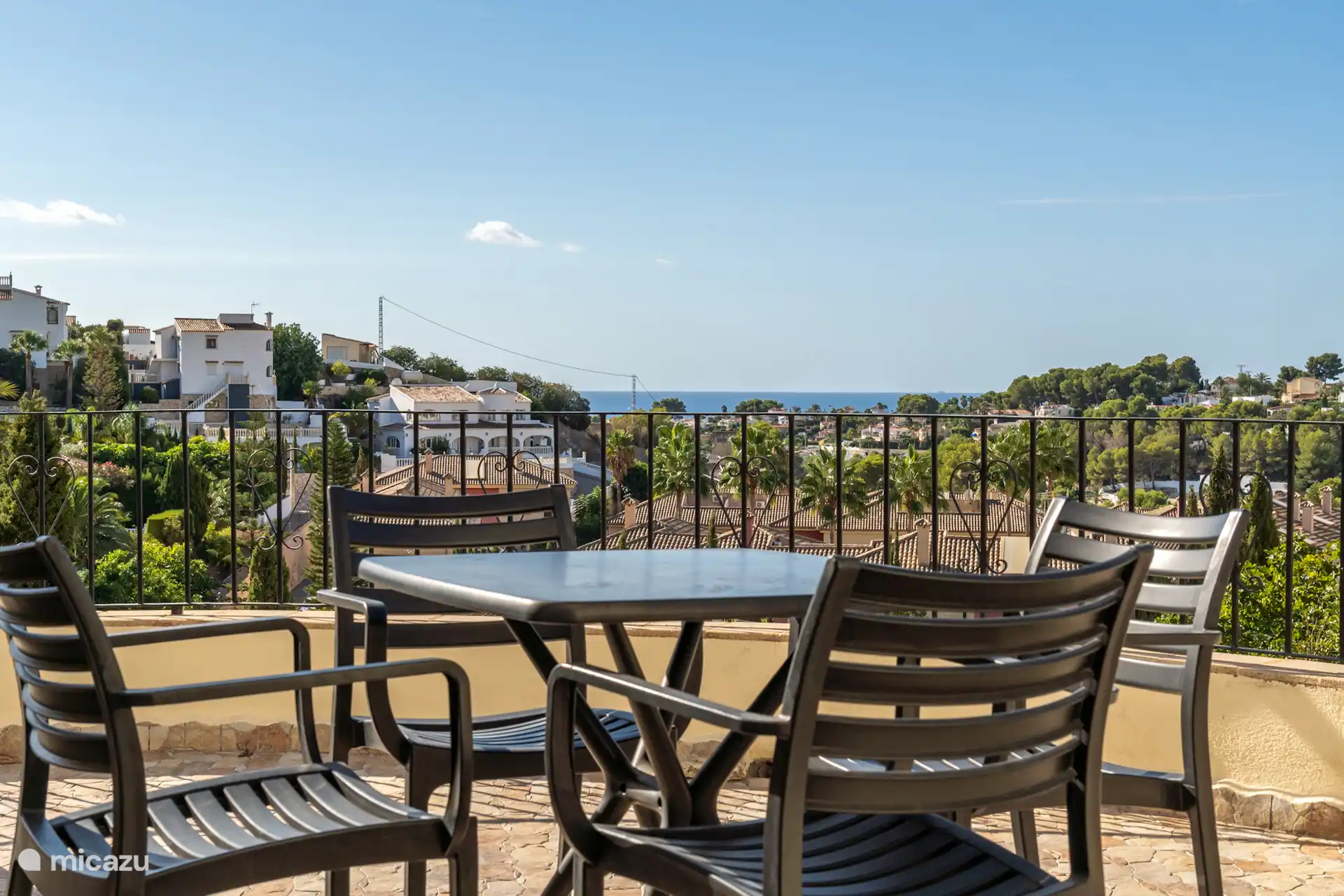 Deckterrass im zweiten Stock