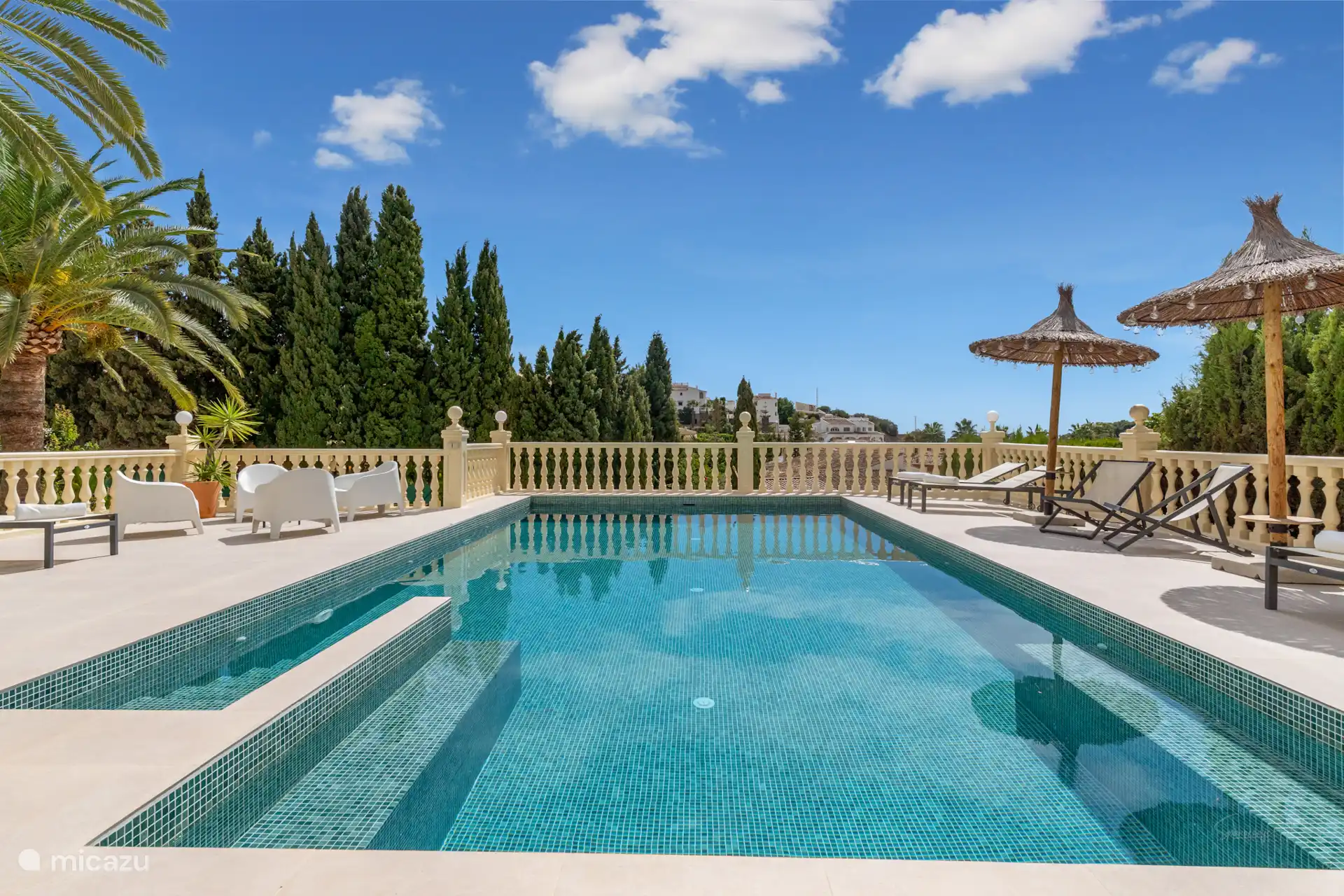 Schwimmbadübersicht