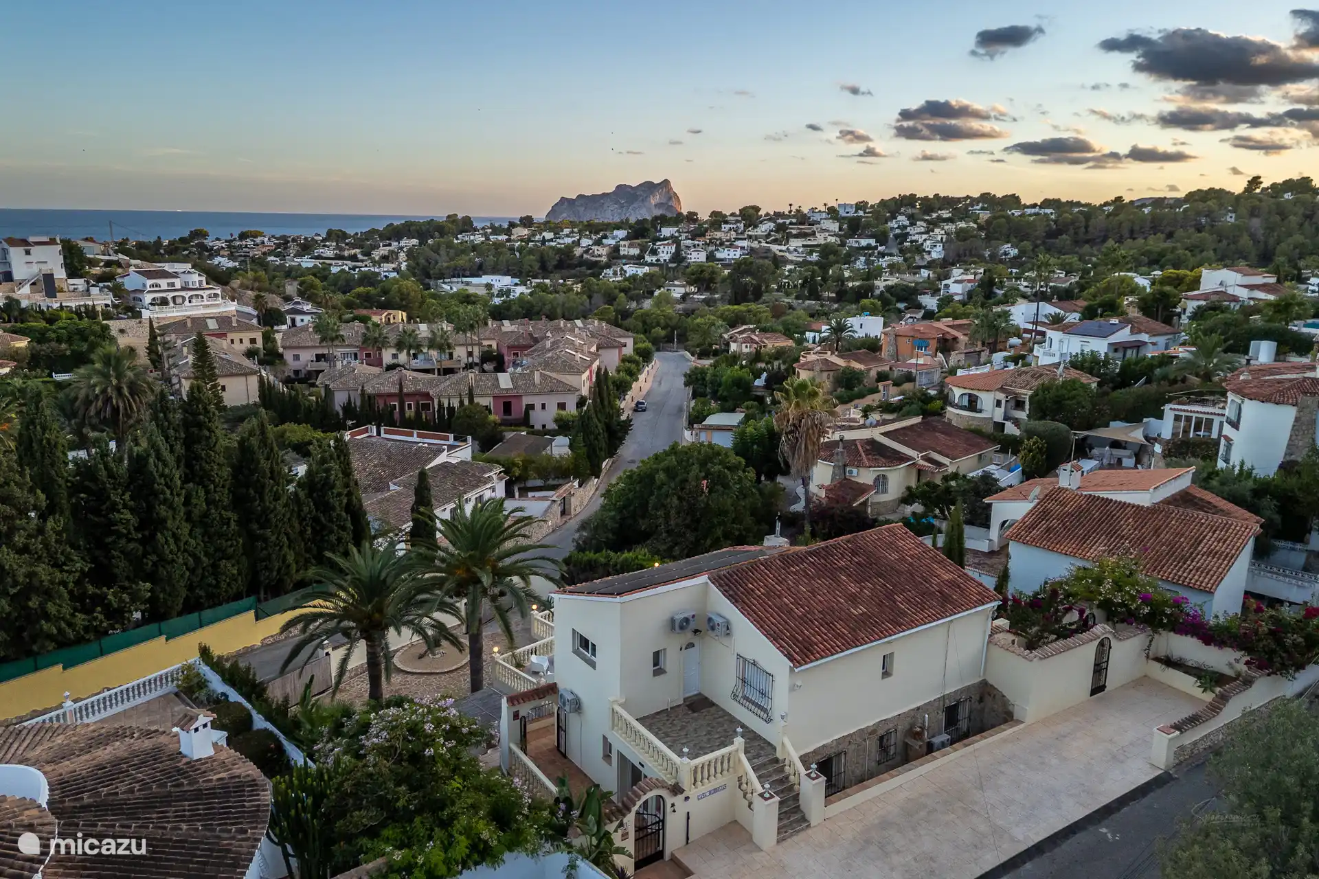 Überblick über den Standort des Hauses bei Einbruch der Dämmerung