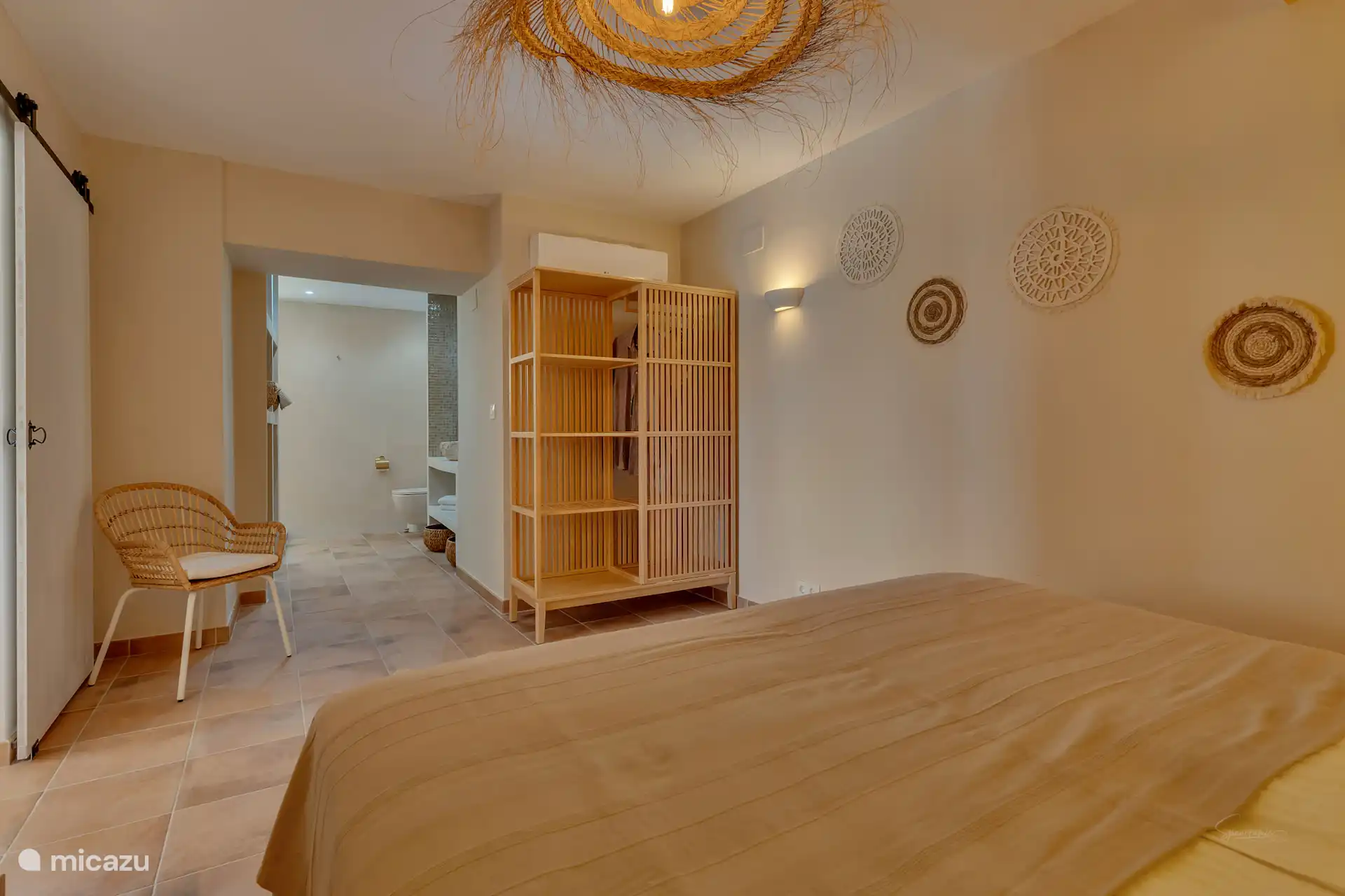 Großes Doppelschlafzimmer im Erdgeschoss