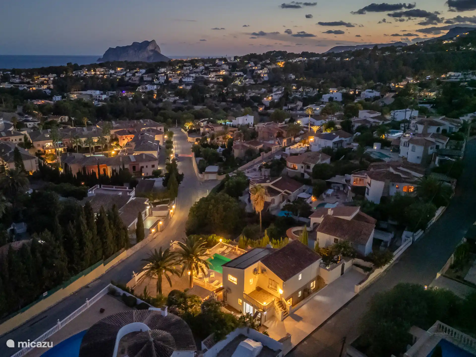 Überblick über den Standort des Hauses bei Einbruch der Dämmerung
