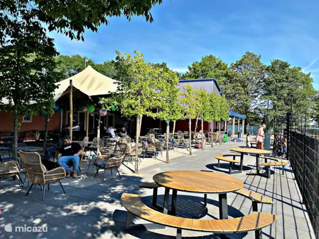 LuxChalet VAJU Lathum meer & zwembad huren in Nederland, Gelderland, Lathum - chalet Restaurant buiten