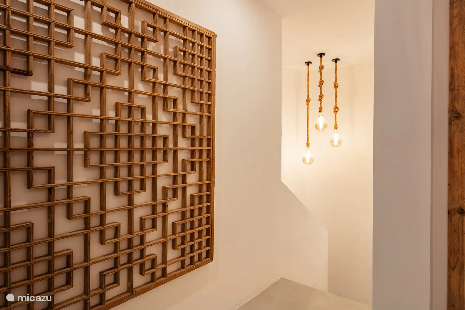 Hall de entrada en primera planta ....