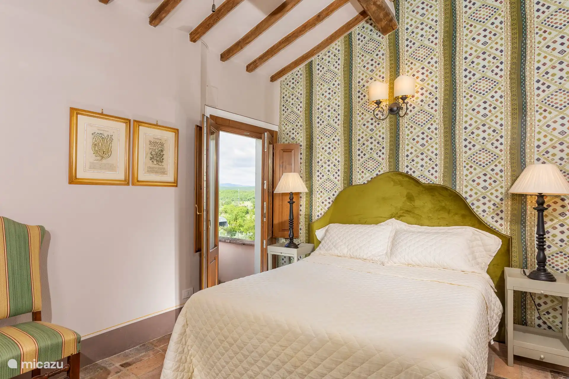 dormitorio 2 con cama de matrimonio y baño privado