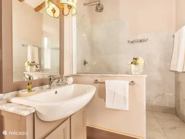 Casa dei Fiore/Montalcino/d’Orcia | Italie, Toscane, Buonconvento - maison mitoyenne salle de bain de la chambre 2