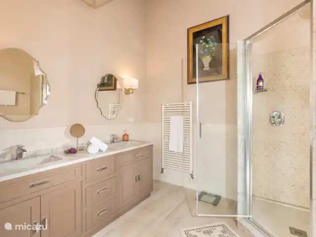 Casa dei Fiore/Montalcino/d’Orcia | Italie, Toscane, Buonconvento - maison mitoyenne salle de bain de la chambre principale