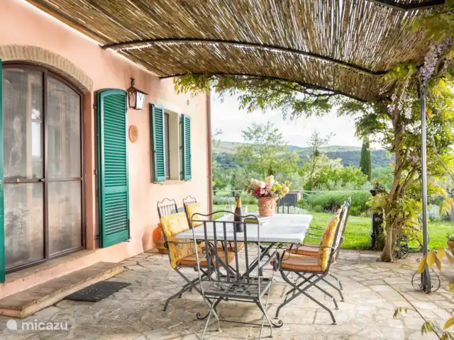 Casa dei Fiore/Montalcino/d’Orcia | Italie, Toscane, Buonconvento - maison mitoyenne la jolie table à manger dans le jardin peut accueillir 8 personnes