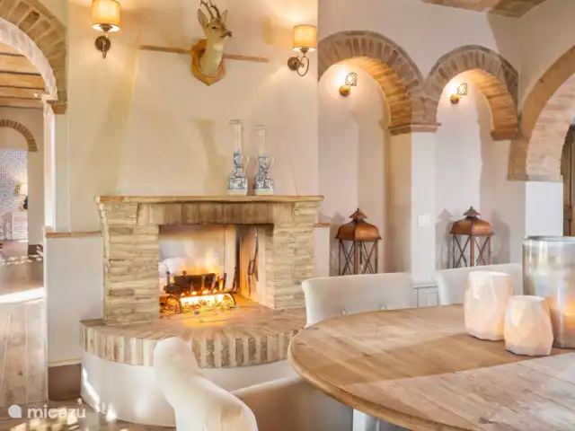 Casa dei Fiore/Montalcino/d’Orcia | Italie, Toscane, Buonconvento - maison mitoyenne Salle à manger avec cheminée