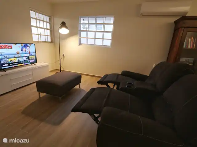 Villa avec vue panoramique | Curaçao, Curaçao-Centre, Bottelier - villa Salle de cinéma avec fauteuils inclinables