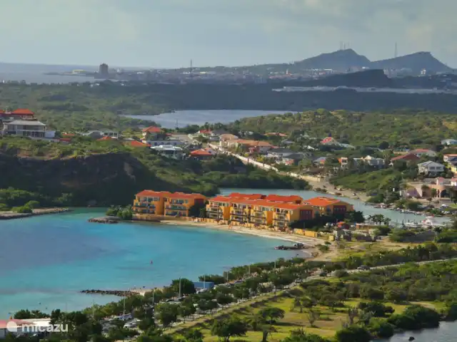 Villa avec vue panoramique | Curaçao, Curaçao-Centre, Bottelier - villa Faites une randonnée sur le « Kabrietenberg » pour une vue imprenable sur les « eaux espagnoles », « Caracasbaai » et la « montagne de la Table ».