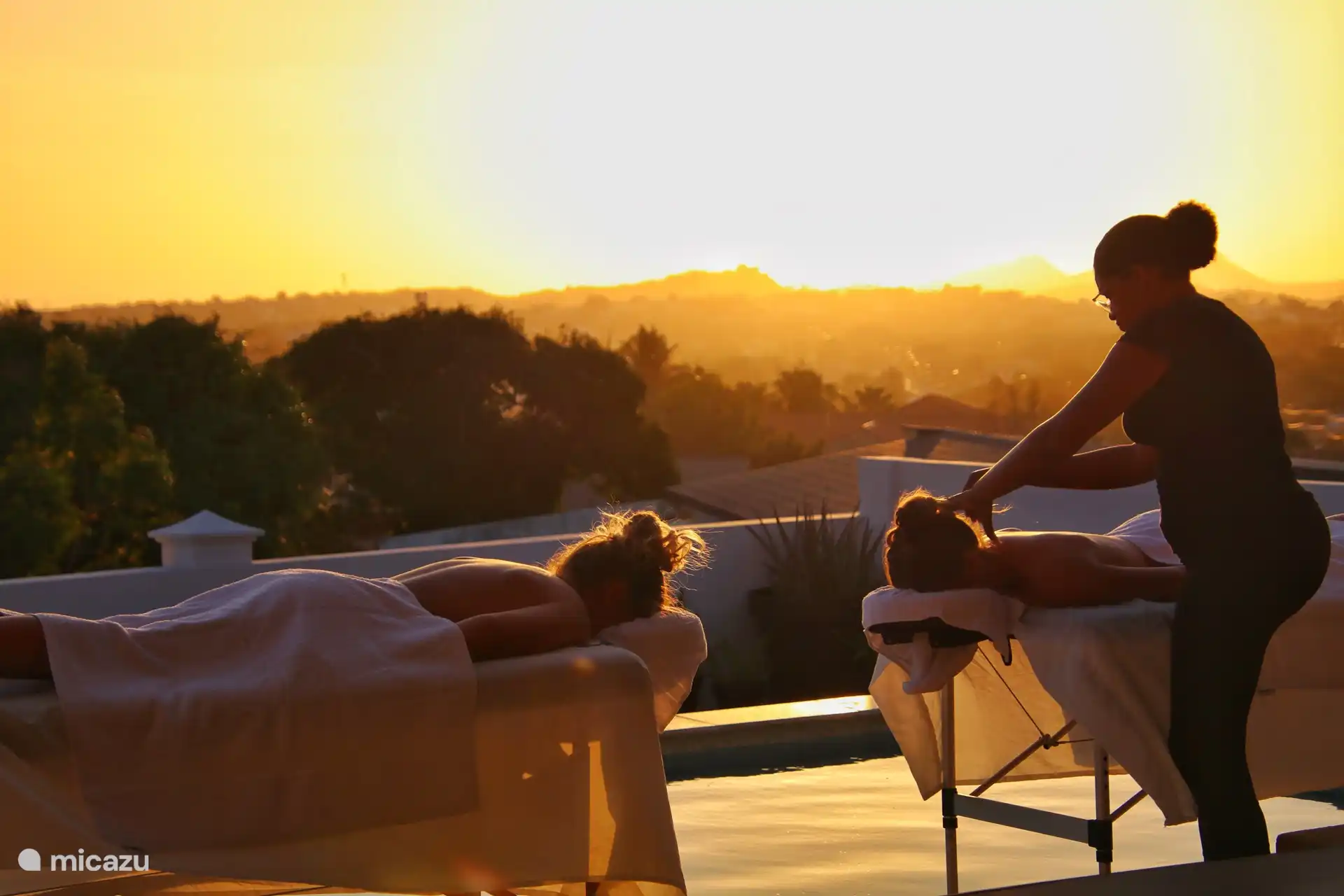 We can offer our guests the ultimate relaxation experience during your holiday with a massage at the villa. Whether you're looking for a little indulgence or want to take away tension. We'll take care of you. Send us a message for more information.