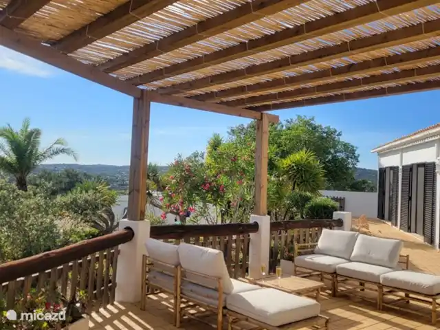 Casa Oasis  Alain Olbrechts huren in Portugal, Algarve, Santa Bárbara de Nexe - vakantiehuis Salon Pergola 1