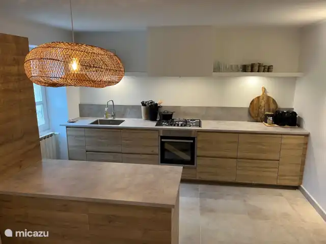 Casa Oliver en Francia, Gard, Cornillon - casa vacacional Amplia cocina luminosa