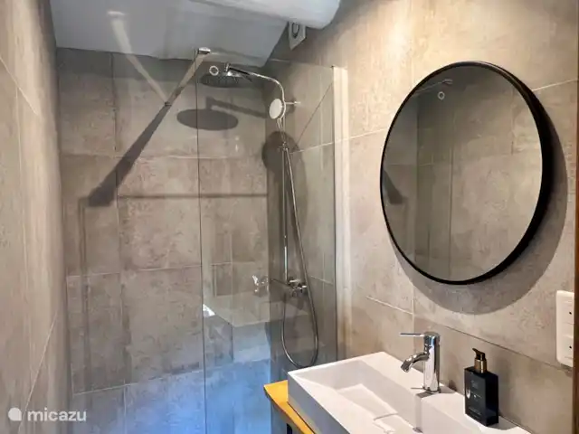 Casa Oliver en Francia, Gard, Cornillon - casa vacacional Baño = piso