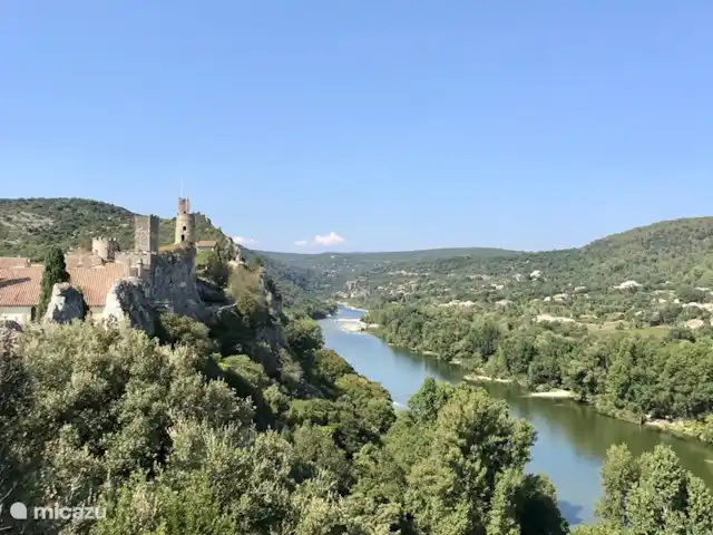 Casa Oliver en Francia, Gard, Cornillon - casa vacacional Aiguèze, también un hermoso pueblo en el río Ardeche.