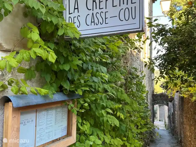Casa Oliver en Francia, Gard, Cornillon - casa vacacional La Crêperie en una de las calles laterales de Cornillon