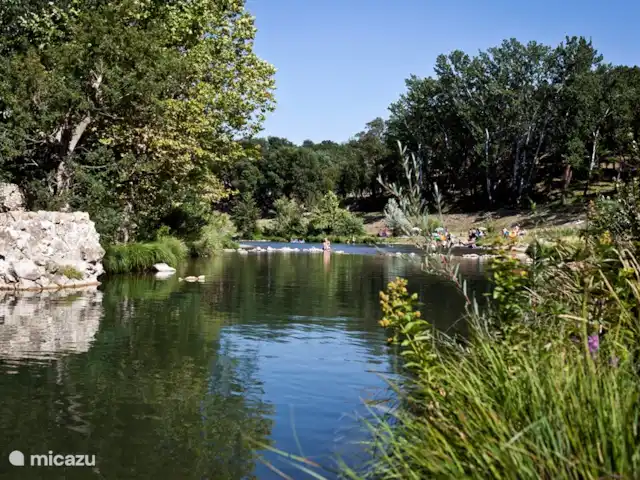 Casa Oliver en Francia, Gard, Cornillon - casa vacacional El río 'la Ceze' se encuentra a 5 minutos a pie.