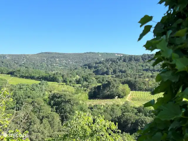 Casa Oliver en Francia, Gard, Cornillon - casa vacacional Vista desde el jardín privado - completamente privado