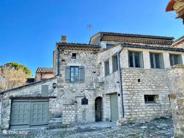 Casa Oliver en Francia, Gard, Cornillon - casa vacacional Maison Olivier, casa de vacaciones robusta de 1 a 12 personas