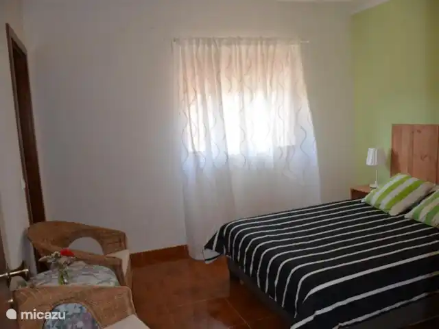 casa de rosas en Portugal, Coímbra, Carvalheira Grande-Graca - villa Dormitorio