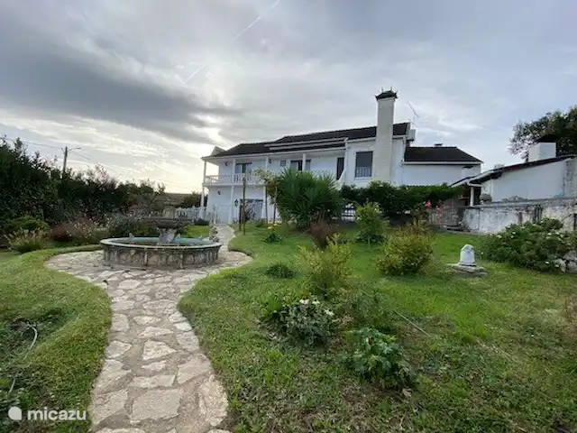 casa de rosas en Portugal, Coímbra, Carvalheira Grande-Graca - villa Jardín