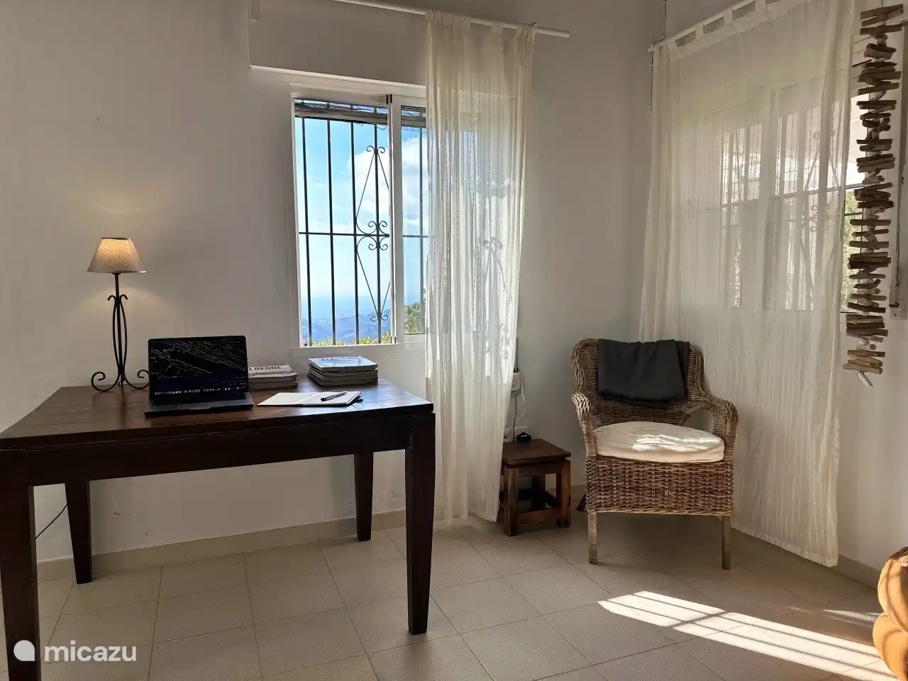 bureau pour travailler à distance avec wifi rapide