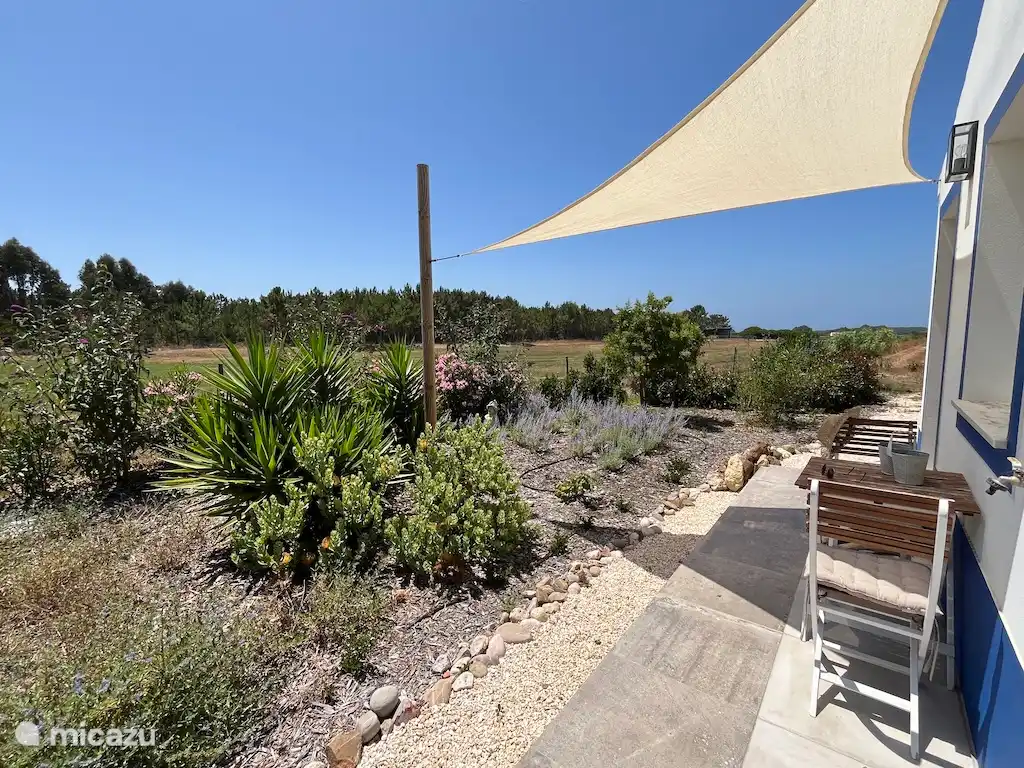 Terrasse mit Blick aufs Meer