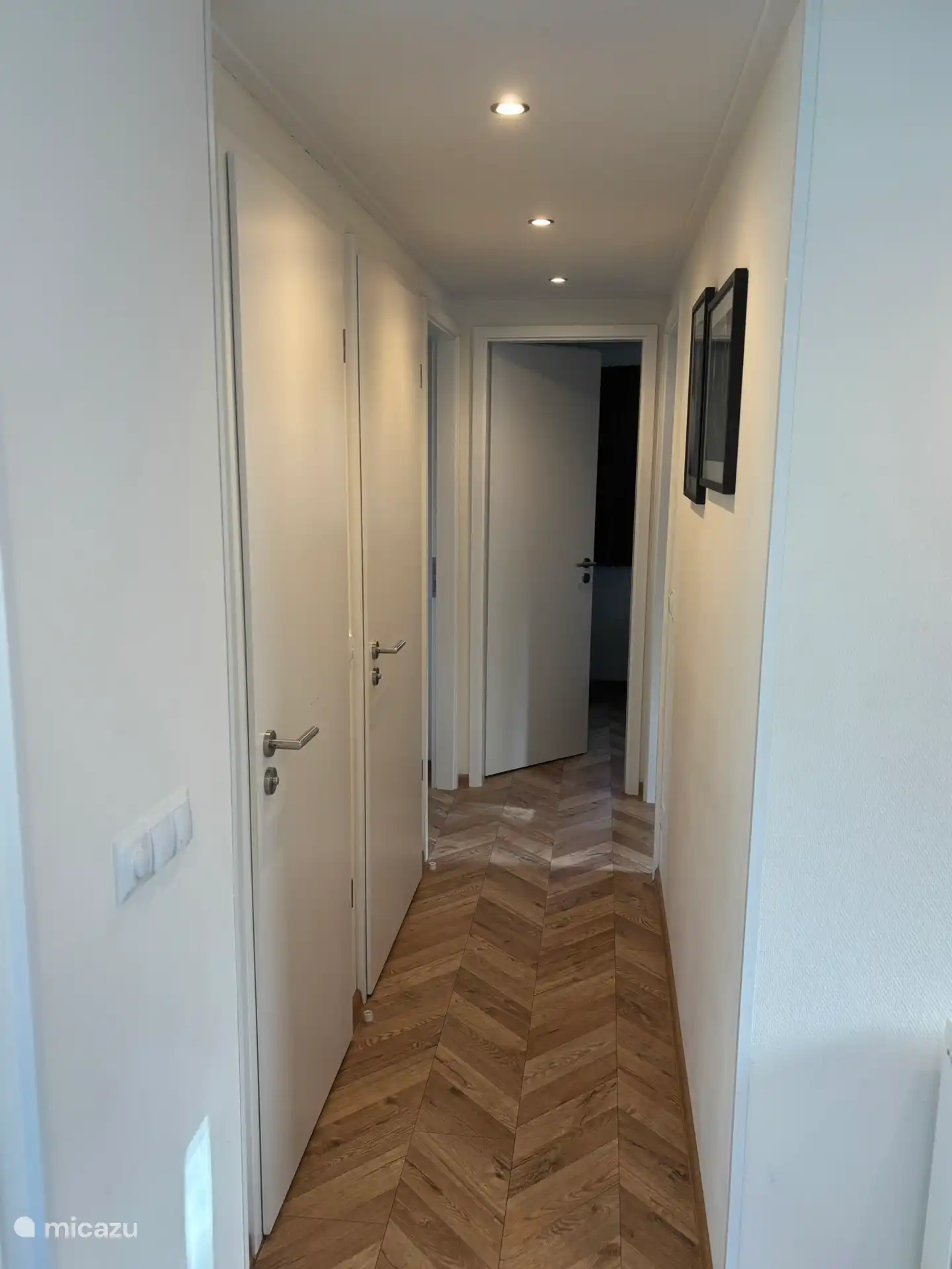 Flur zu WC, Bad und 3 Schlafzimmern