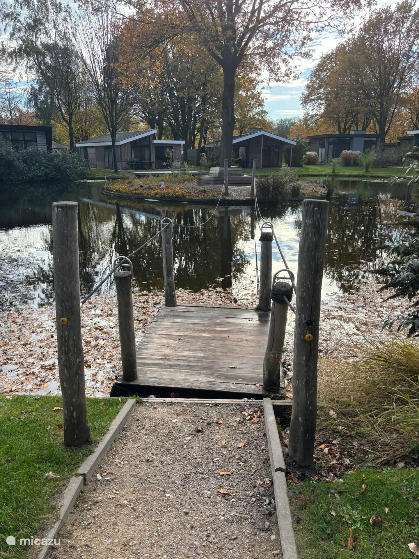 Floßfahrt im See in der Nähe des Ferienhauses