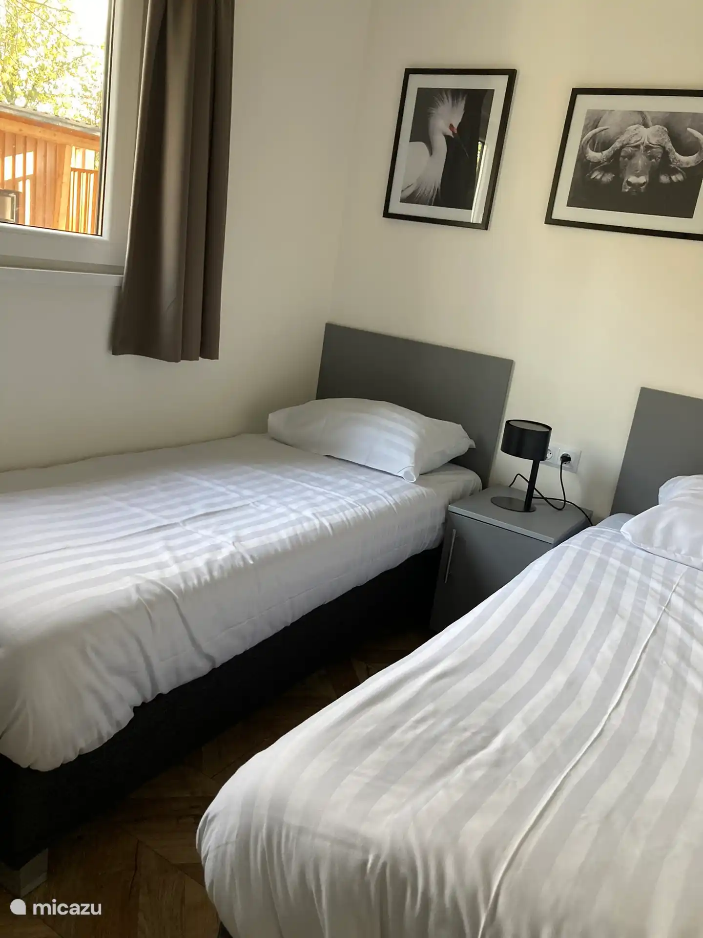 2. Schlafzimmer mit Kleiderschrank