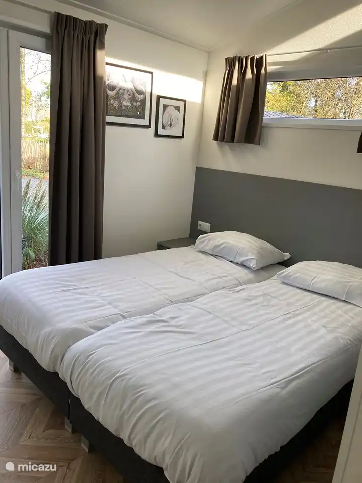 Hauptschlafzimmer mit Einbauschrank