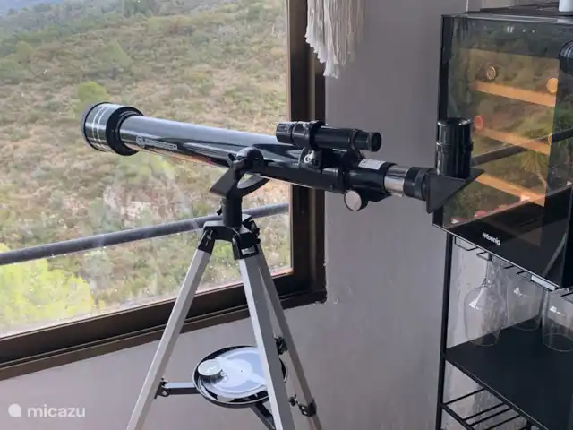 Casa Yavari en España, Costa Blanca, Pedreguer  - villa Nuestra naja está amueblada como un comedor que incluye una amplia barra de café. Aquí se puede disfrutar una vez más de la hermosa vista que tenemos del valle, la montaña del Montgó y el mar (en días despejados se puede ver la isla de Ibiza).