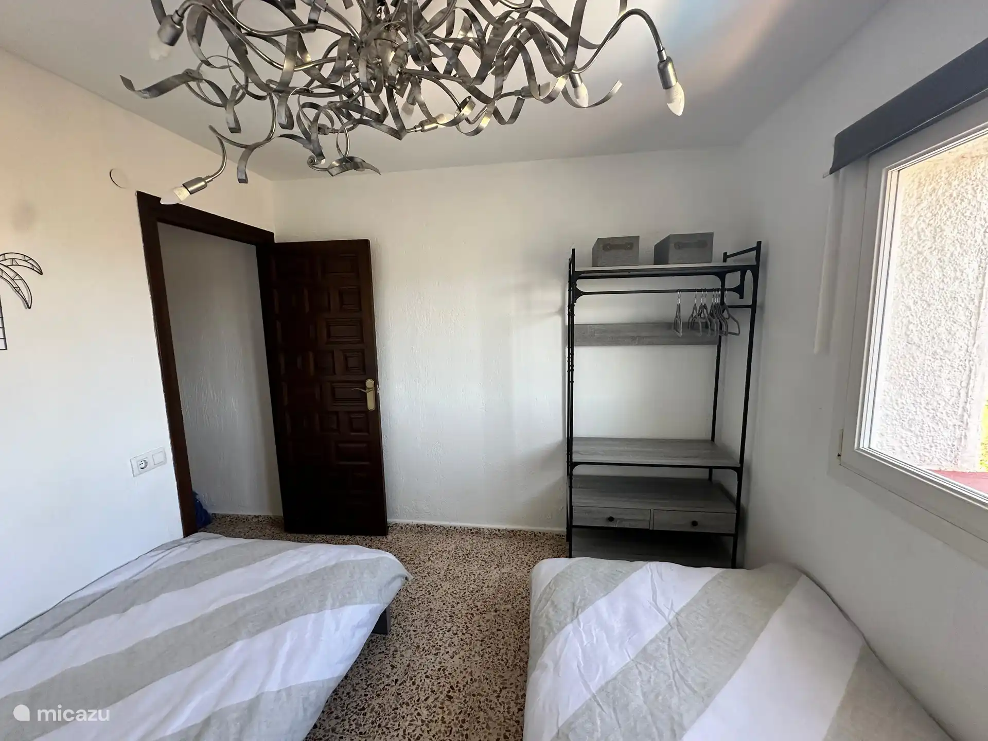 3. Schlafzimmer mit Klimaanlage und 2 Einzelbetten, Kleiderschrank, Fenster mit Meerblick ohne Reja (Gitter zum vollständigen Öffnen der Fenster!).