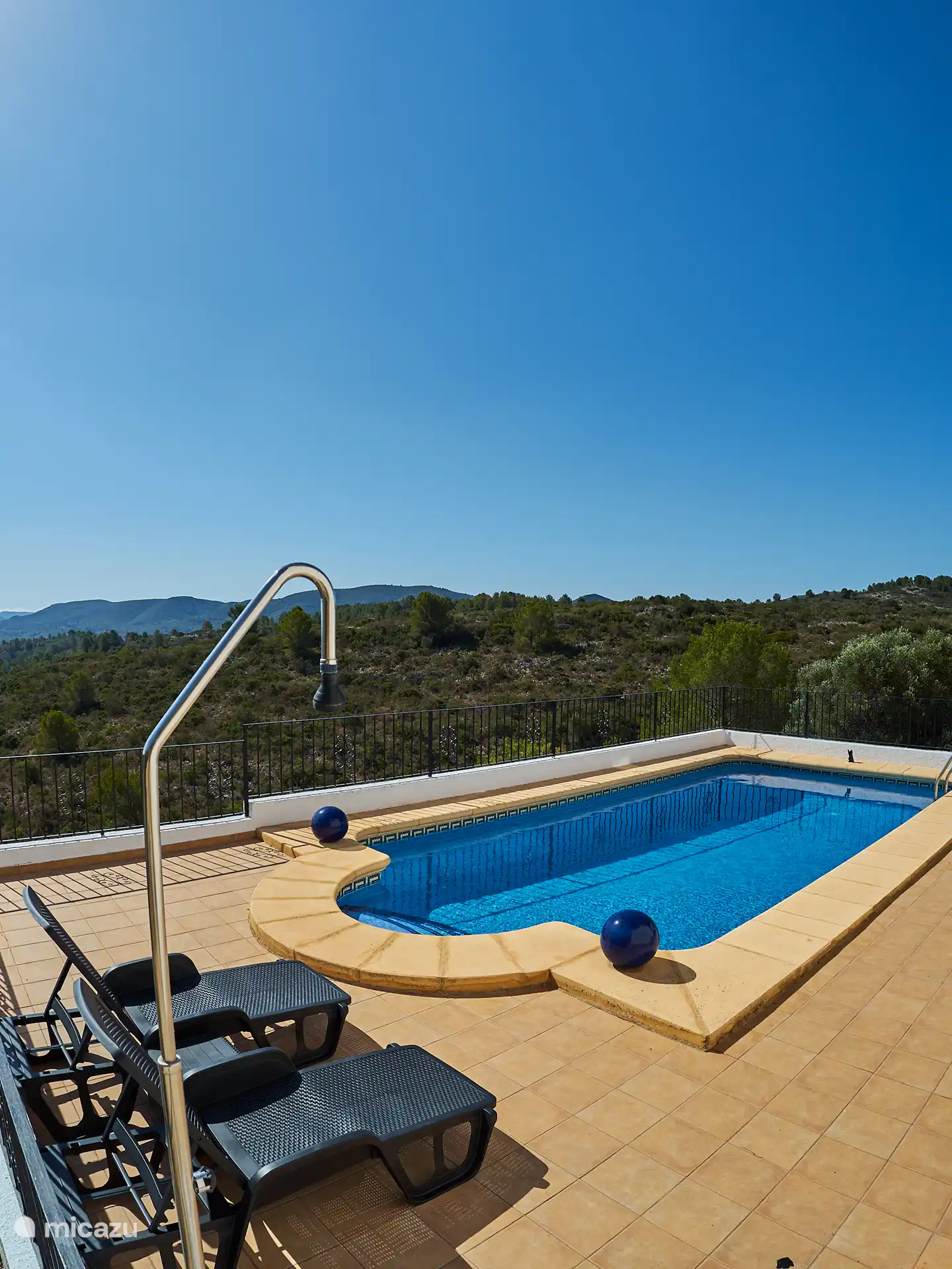 Privater Pool mit viel Privatsphäre in der Casa Yavari
Genießen Sie einen atemberaubenden Blick auf das Montgó-Gebirge, den Arenal-Strand in Jávea und an klaren Tagen sogar auf die Insel Ibiza.
