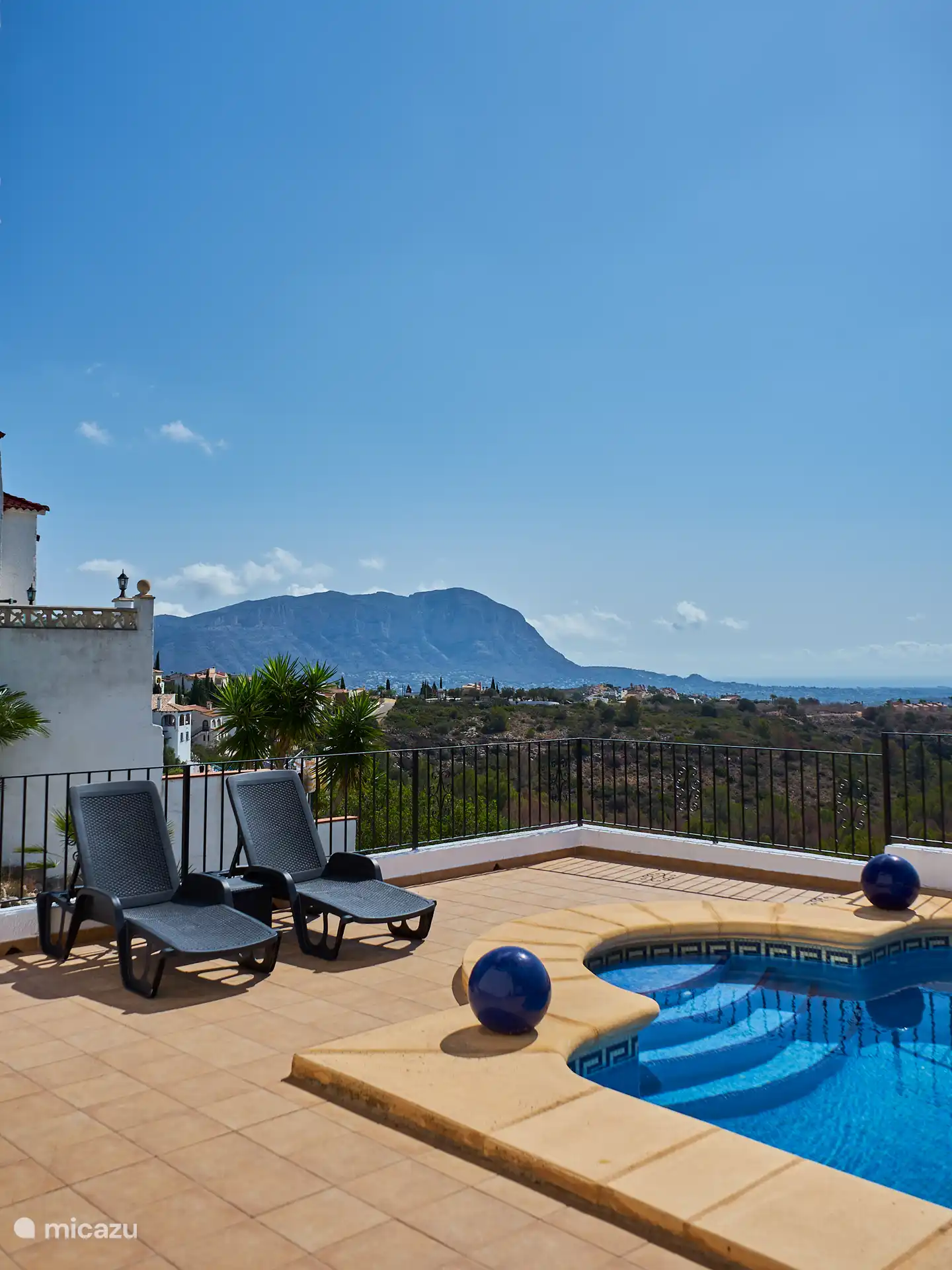 Privater Pool mit viel Privatsphäre in der Casa Yavari
Genießen Sie einen atemberaubenden Blick auf das Montgó-Gebirge, den Arenal-Strand in Jávea und an klaren Tagen sogar auf die Insel Ibiza.