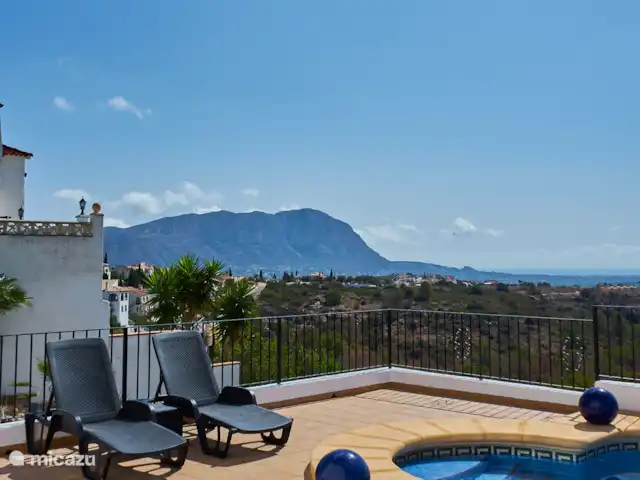 Casa Yavari en España, Costa Blanca, Pedreguer  - villa Piscina privada con mucha privacidad en Casa Yavari
Disfruta de las impresionantes vistas de las montañas del Montgó, la playa del Arenal en Jávea e incluso la isla de Ibiza en días despejados.