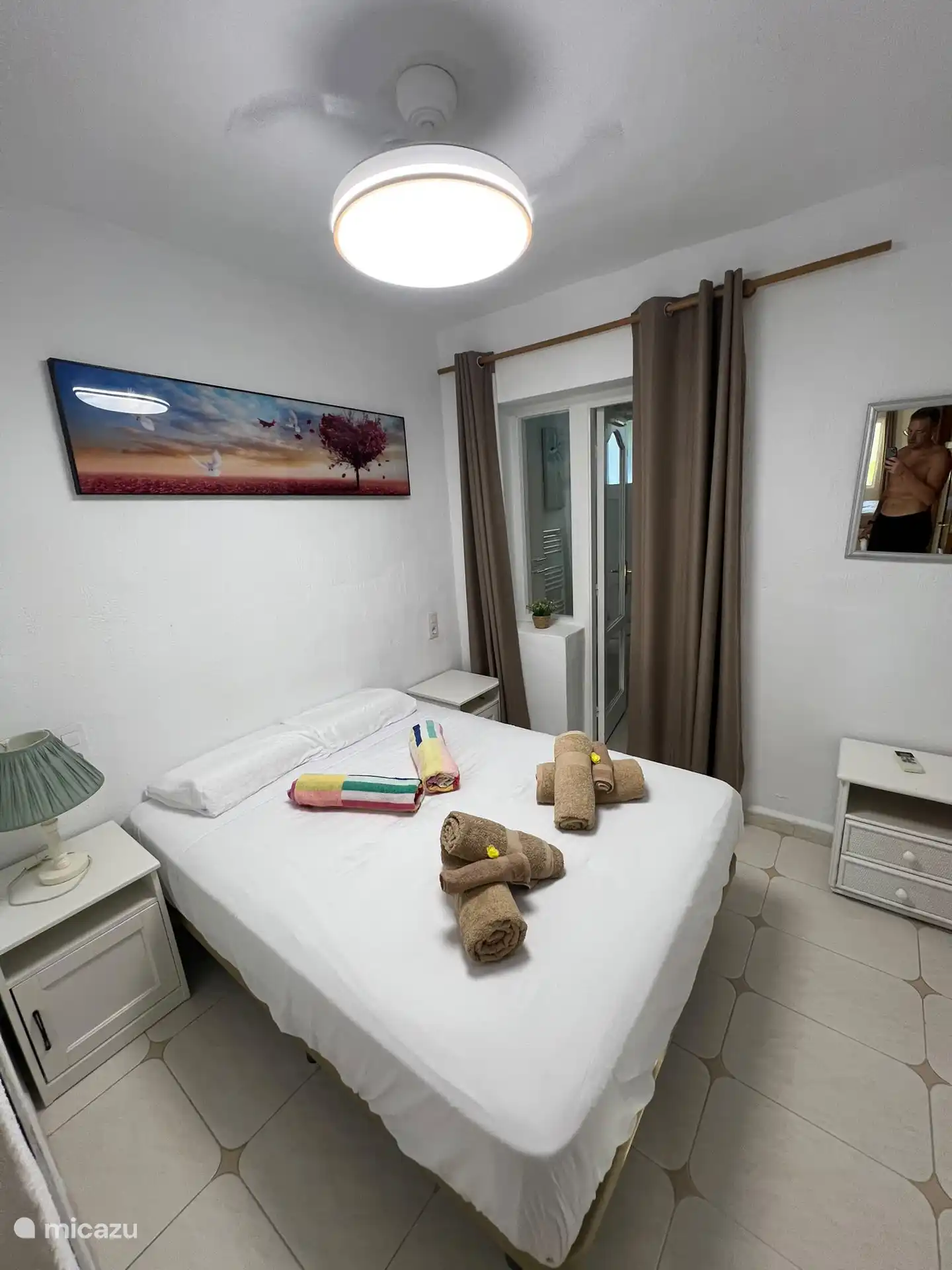 bedroom with bathroom en suite.