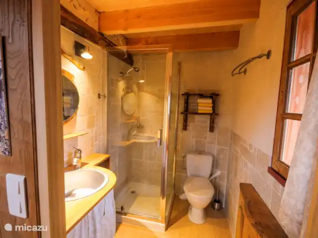 Le nid de l'écureuil en Francia, Lot, Lavercantière - chalet ducha