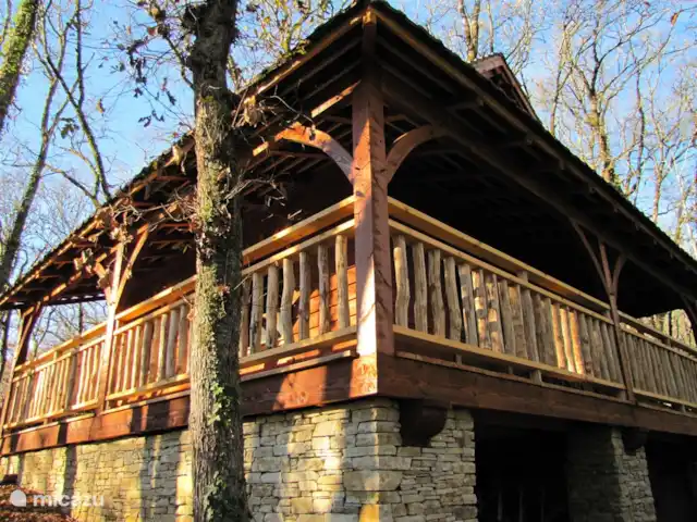Le nid de l'écureuil en Francia, Lot, Lavercantière - chalet vista frontal