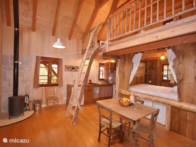 Le nid de l'écureuil en Francia, Lot, Lavercantière - chalet estufa de leña para la temporada temprana y tardía